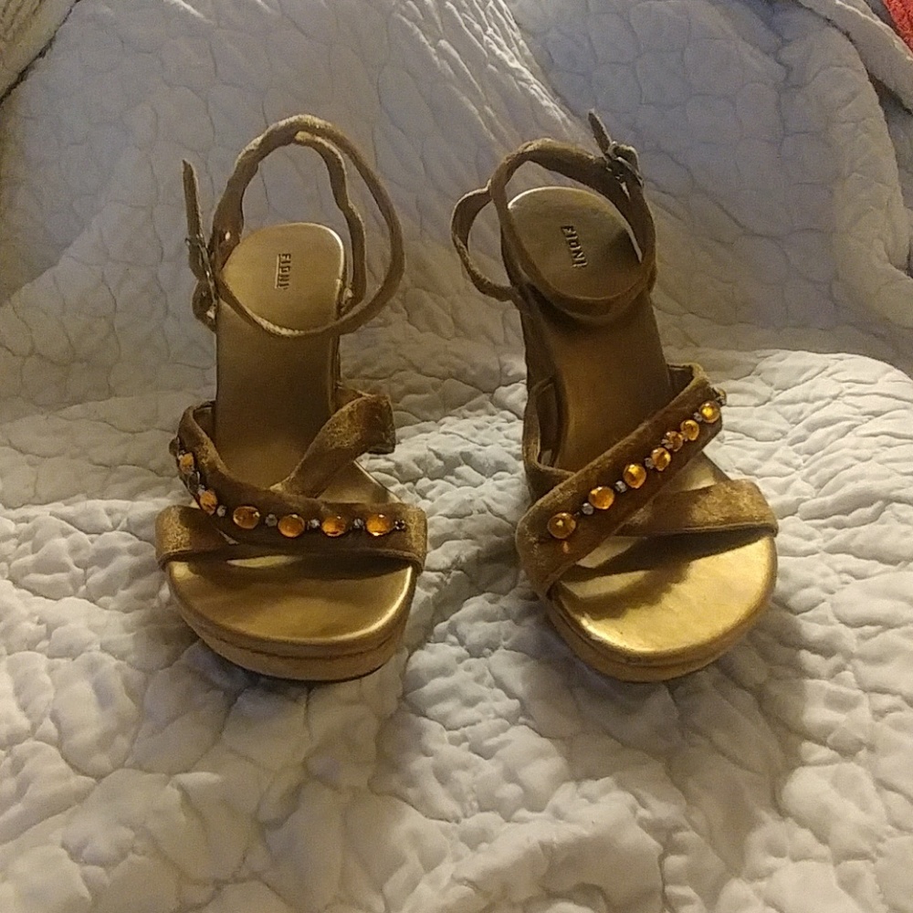 Wedge shoes